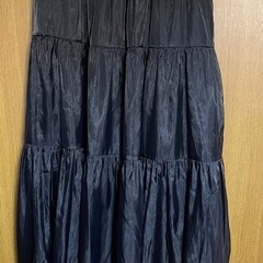 新品未使用 ティアード ブラック ロングスカートの画像