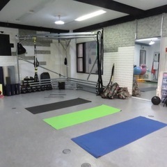 【業務委託】資格取り立てで未経験の方やブランクのある方でも👌ピラティスの先生募集中♪折りたたみのリフォーマー置いています。の画像