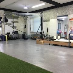 【業務委託】資格取り立てで未経験の方やブランクのある方でも👌ピラティスの先生募集中♪折りたたみのリフォーマー置いています。の画像