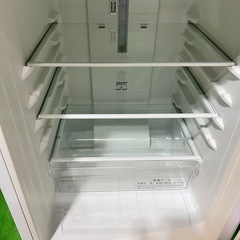 店舗型販売3ヶ月保証付❗️大阪市内送料❗️無料Hisense☆150L☆2ドア冷凍冷蔵庫☆右開き☆大容量冷凍室!!☆霜取り不要の画像