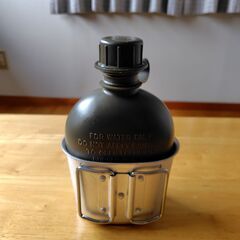 【キャンプ関連】⑰水筒とカップ(鍋)のセットの画像