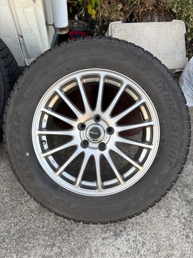 スタッドレス：225/65R17 ブリヂストン DM-V2／ホイール：ブリヂストン　エコフォルム