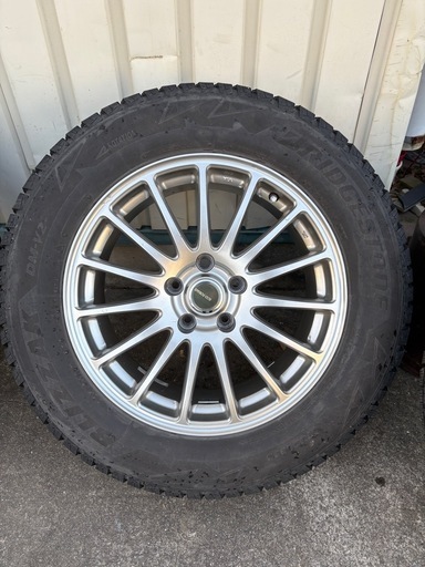 スタッドレス：225/65R17 ブリヂストン DM-V2／ホイール：ブリヂストン　エコフォルム   