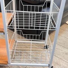 キャスター付き5段ラック バスケット付き マルチラック オープンシェルフ キッチンラック ナチュラル×ホワイト 白 横幅90.5cm奥行30cm高さ130cm★買取帝国 志木店の画像