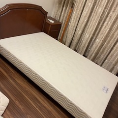 高級⭐️シモンズセミダブルベッド フレーム+マットレスの画像