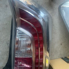 30プリウス 後期 寒冷地テール 美品の画像