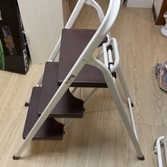 折りたたみ式脚立の画像
