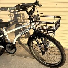 22インチ　子供用用自転車　６段ギア　ホワイト＆black　男女兼用　引き取り：田川郡香春町の画像