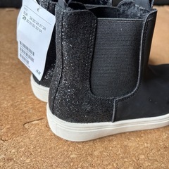 未使用タグ付きH&Mサイドゴアスニーカーブーツの画像