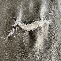 【無料&カバー付き】合皮3人掛けソファ（破れあり）の画像