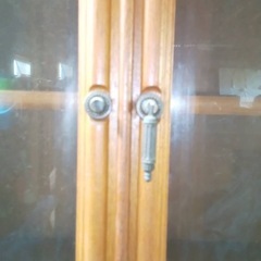 無料　ガラス戸付き引き出し箪笥の画像