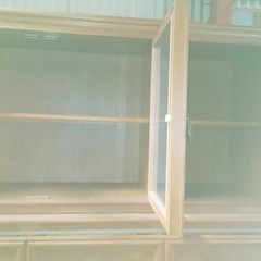 無料　ガラス戸付き引き出し箪笥の画像