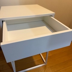 	ベッドサイドテーブルの画像