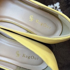 柔らかいイエロー　黄色のパンプス、シンプルでスタイリッシュなデザイン。  25.5 26.0の画像