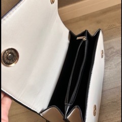 白のショルダーバックの画像