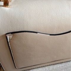 白のショルダーバックの画像