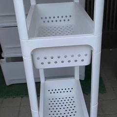 キャスター付き隙間収納の画像