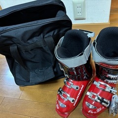 スキーセット(板、ストック、靴、ケース)の画像