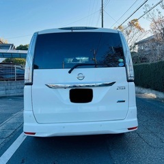 日産セレナハイブリッドの画像