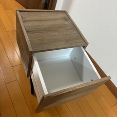 サイドテーブル(2つ) の画像