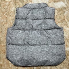 ベビー服　GAP ダウンベストの画像