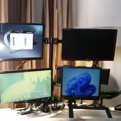 【取引き中】モニター４つとモニターアームの画像