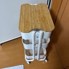 IKEA キッチンワゴン　白色　の画像