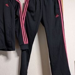 adidasジャージ上下の画像