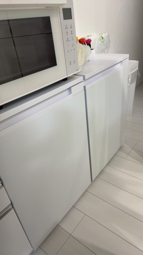 ??新品? 段ボールからの開封は致しておりません。?値下げ致しました???アイリスオーヤマ　スリム冷凍庫