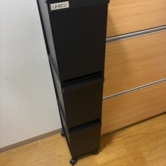 美品【ゴミ箱】新輝合成(Shinki Gosei) トンボ ユニード ゴミ箱 3段 分別　キャスター付きの画像