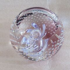 円形ガラスペーパーウェイトの画像