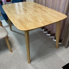 ダイニングテーブルの画像