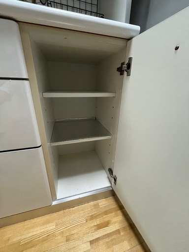キッチン収納棚／食器棚