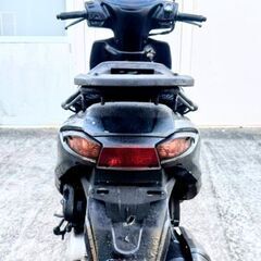 エンジンはとても良いです。スズキ（アドレス）125。バッテリーは新品です。シートカバーも新品です。フロントディスクブレーキ。サイドスタンド付き。走行距離15,204キロ。 ◆安い価格で安心して乗れる良いバイクを提供しています。の画像