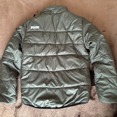 PUMA キッズ　ダウンジャケット　オリーブグリーン　128cmの画像