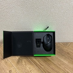Razer Basilisk Ultimateワイヤレス　マウス 充電ドック付きの画像