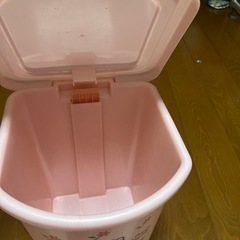 キティちゃんのゴミ箱　レアの画像