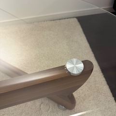 ガラスローテーブルの画像