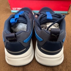 PUMA　SoftFoam ネイビー/ブルー スニーカー　22cmの画像