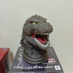 ゴジラ1.0 鎮座獣フィギュア＆7ぬいぐるみ＆7色に光るルームライトの画像