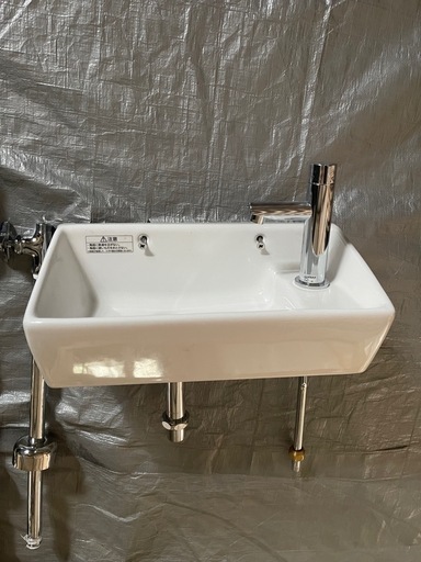 ほぼ未使用　
INAX L-A35  手洗い器　　　Ｓトラップ、給水栓セット 