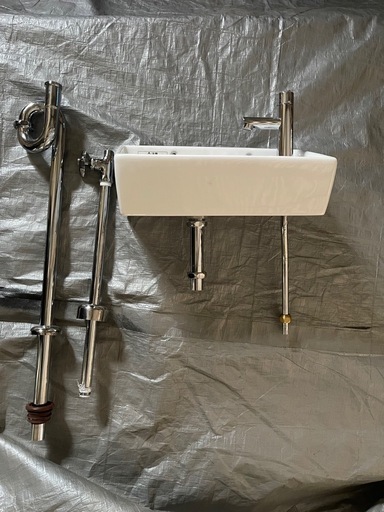 ほぼ未使用　
INAX L-A35  手洗い器　　　Ｓトラップ、給水栓セット 