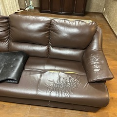 破れありソファーの画像