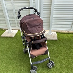 combi コンビ ブラウンベビーカーの画像