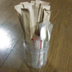 新品未使用２０点セット　使い捨て系カトラリー１９点+入れ物１点セットタダであげます。割り箸・プラスチックスプーン・プラスチックフォーク・アイススプーン・粉末用スプーンなど（）の画像