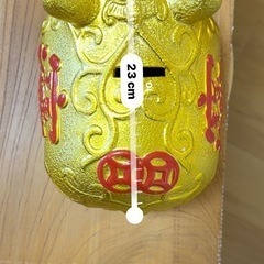 金の豚貯金箱の画像