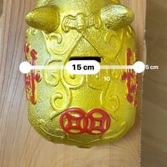 金の豚貯金箱の画像