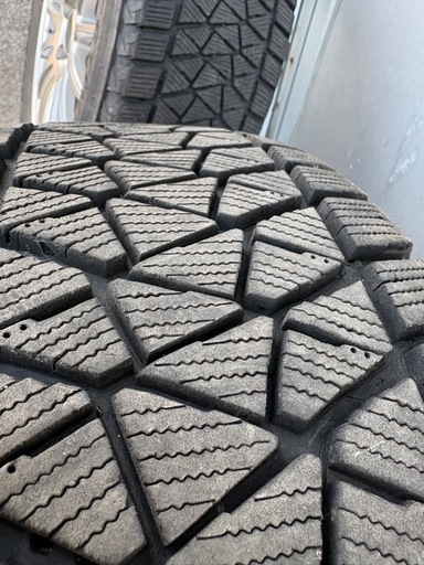 スタッドレス：225/65R17 ブリヂストン DM-V2／ホイール：ブリヂストン　エコフォルム   