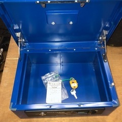 持ち運び金庫　アイリスオーヤマの画像