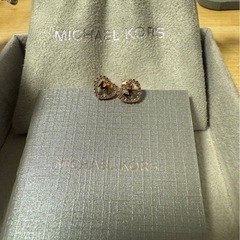 ✨ピアス✨‼️マイケルコース‼️新品未使用‼️の画像